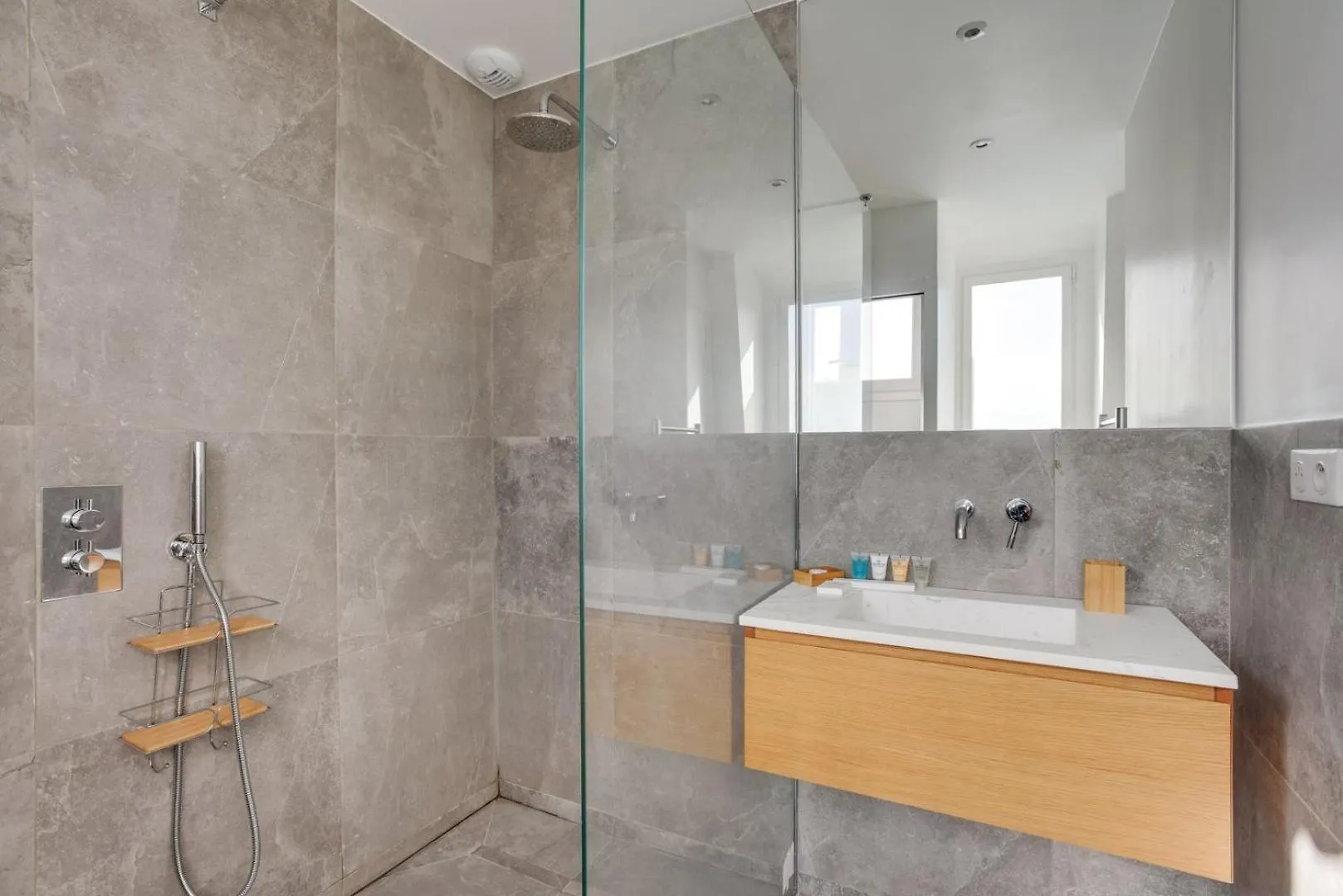 Bluestay 38 - Charmant Duplex A Paris France