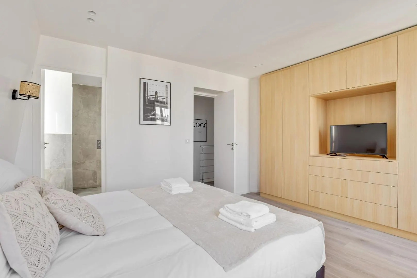 Apartment Bluestay 38 - Charmant Duplex A Paris France